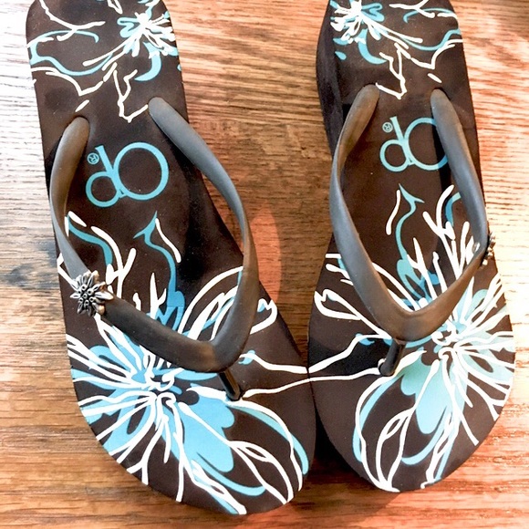 OP brown wedge flip flops - Picture 4 of 8